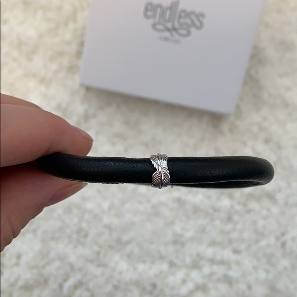 New in Box Endless Jewelry Bracelet & Charm - Picture 4 of 7
